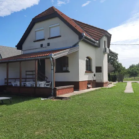 Zsuzsanna Vendeghaz Guest house Mezokovesd